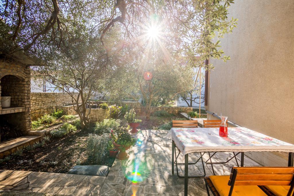 Apartment Srecko Винишче Экстерьер фото